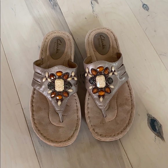 Clark’s Artisan jewel stone  sandals - Picture 2 of 8